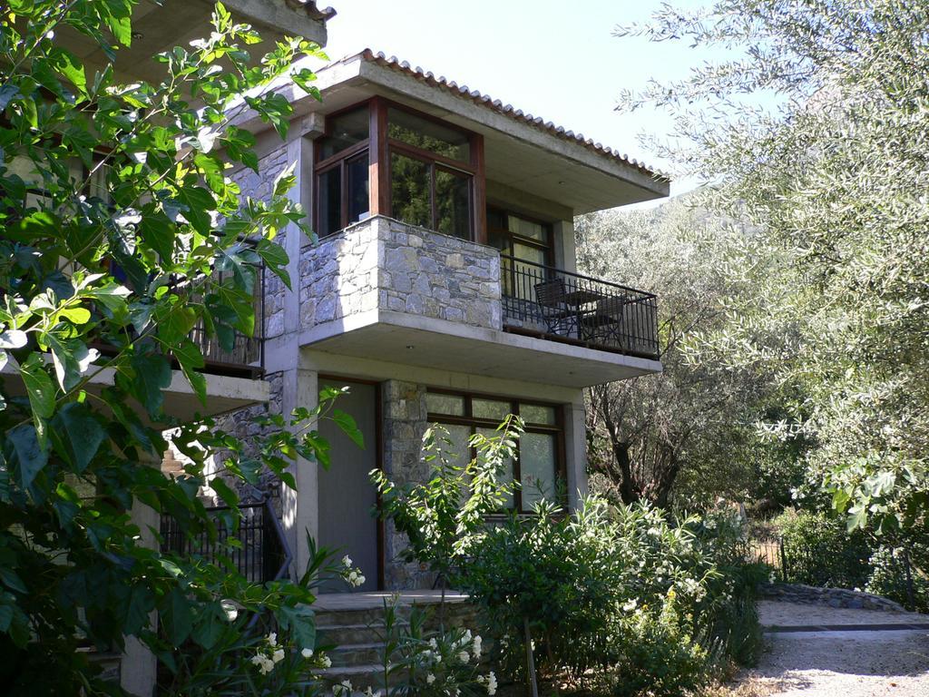 Kyparissi & Apartment Tiros